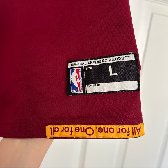 NBA Cleveland LeBron James Jersey - Picture 2 of 5